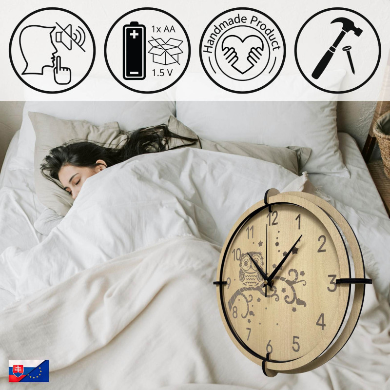 Ceasul de perete pentru copii cu bufniță, realizat din lemn de arțar, aduce pace și jucăușenie.