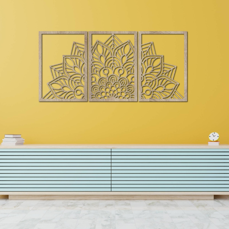 Înviorează-ți pereții cu o mandală din trei piese și un ceas din HDF. Eleganță în fiecare detaliu.