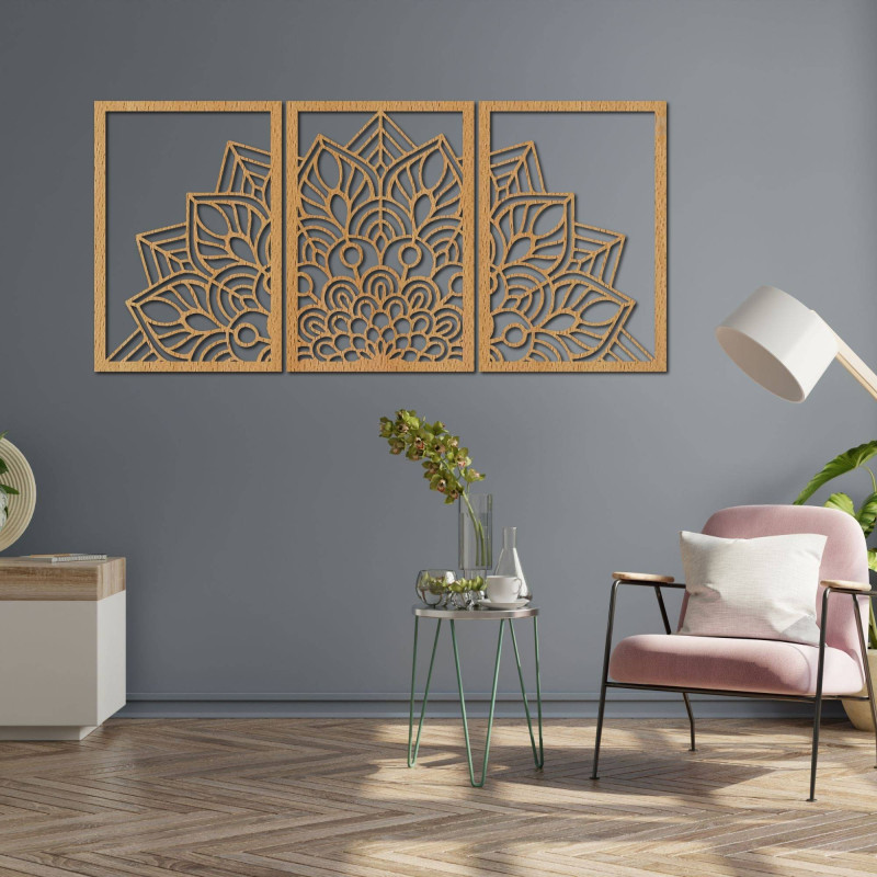 O mandală și un ceas sculptate cu precizie. O combinație de artă și material natural.