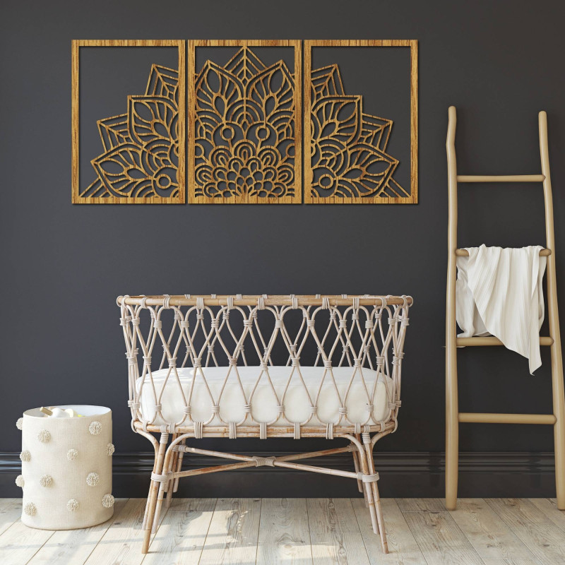 Mandala neagră armonioasă și ceas din lemn. Un plus perfect pentru orice cameră.