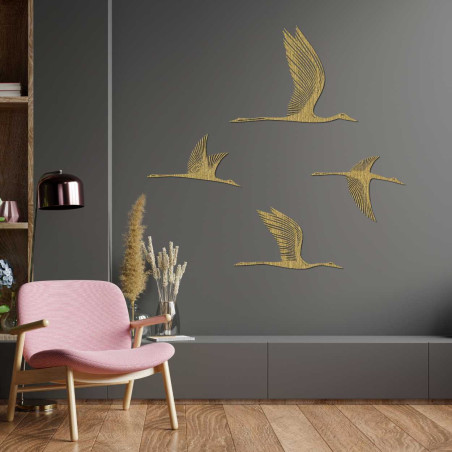 Decorațiune cu pasăre neagră zburătoare pentru o casă armonioasă
