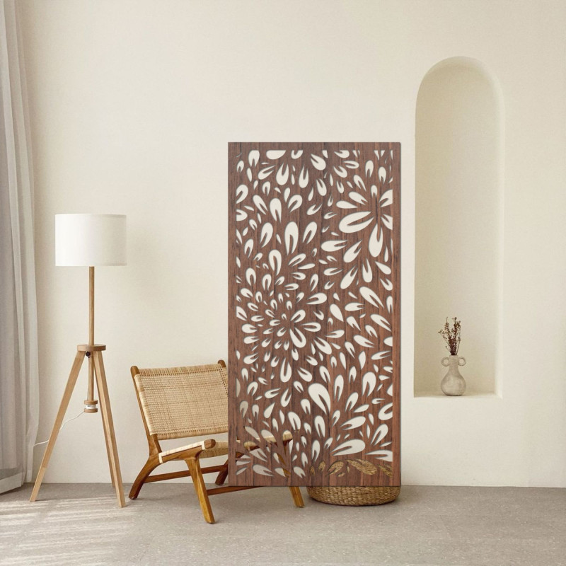 Decorațiune elegantă de perete din lemn pentru un interior modern