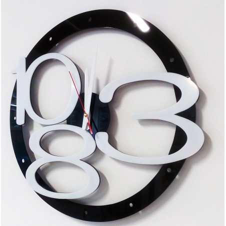 Ceas de perete modern, fabricat din plastic. Producție proprie, X-momo Ceas de perete modern, fabricat din plastic. Producție proprie, X-momo