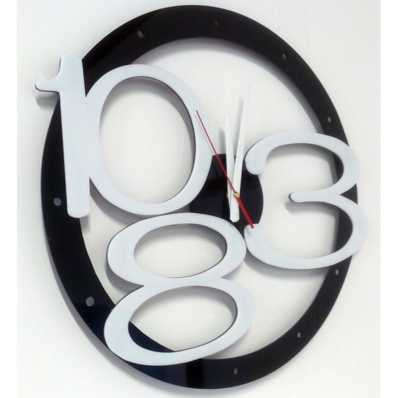 Ceas de perete modern, fabricat din plastic. Producție proprie, X-momo