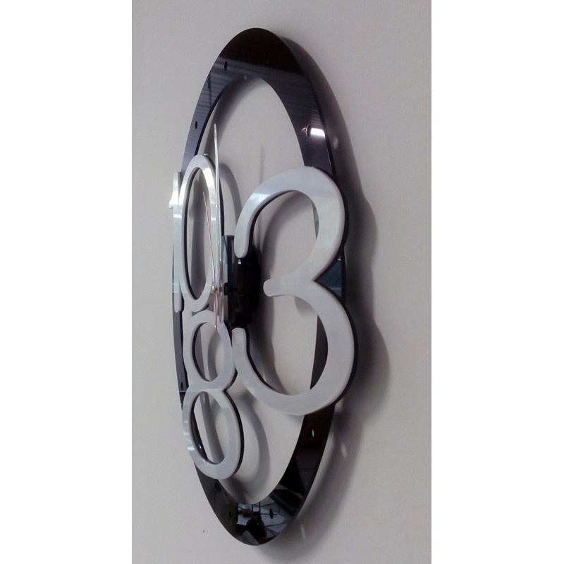 Ceas de perete modern, fabricat din plastic. Producție proprie, X-momo