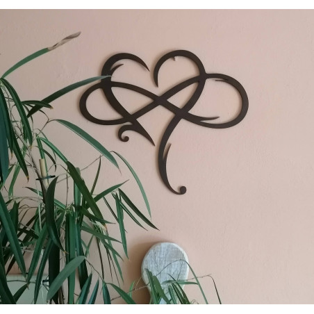 O varietate de tablouri suspendate este modalitatea perfectă de a adăuga un stil și un farmec unic casei tale.