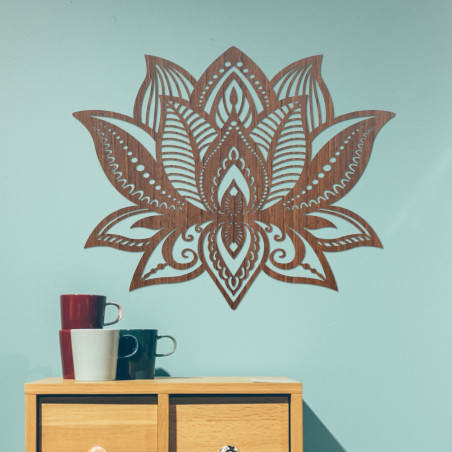 Decorațiunea din lemn cu floare de lotus combină eleganța estetică cu profunzimea spirituală.