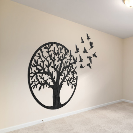 Copacul Vieții cu Păsări, ca decorațiune murală din lemn, aduce un amestec unic de simbolism și estetică interiorului tău.