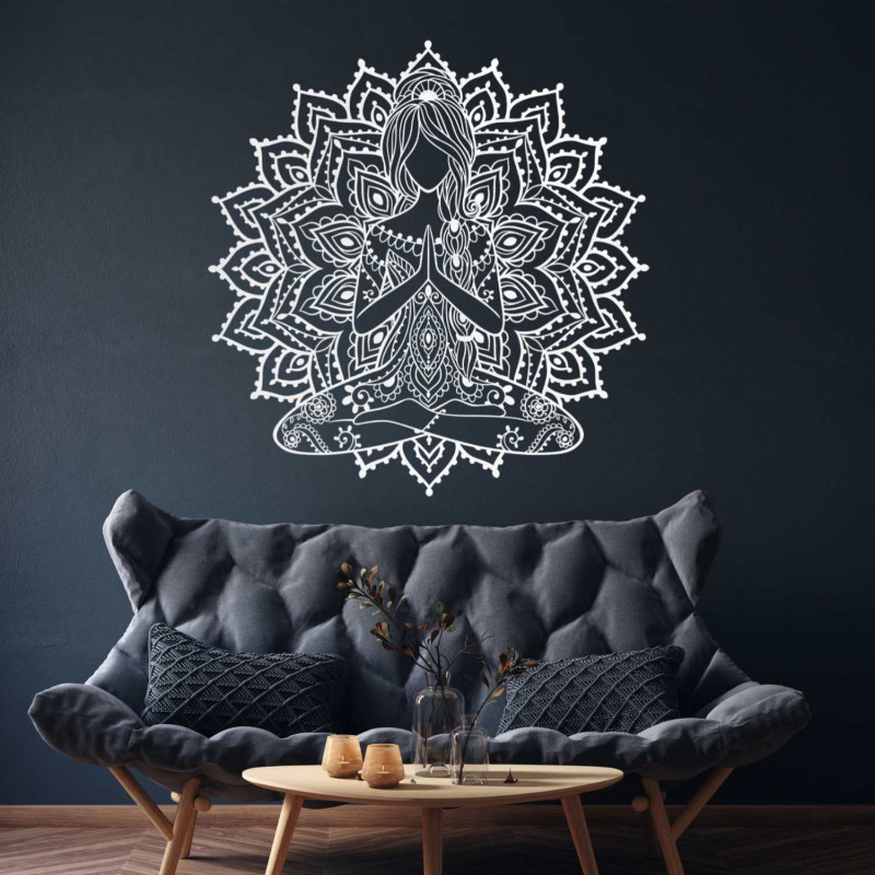 Mandala de design din lemn cu motiv yoga - decorațiune murală 3D pentru sufragerie, cu un efect armonios.