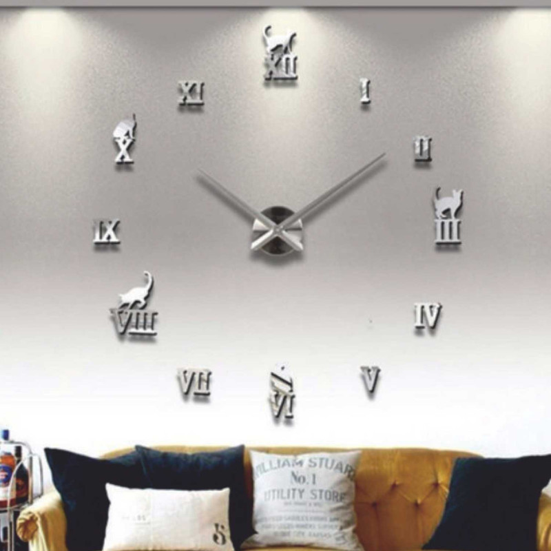 Ceas roman adeziv cu decor de pisică în argint și auriu.
