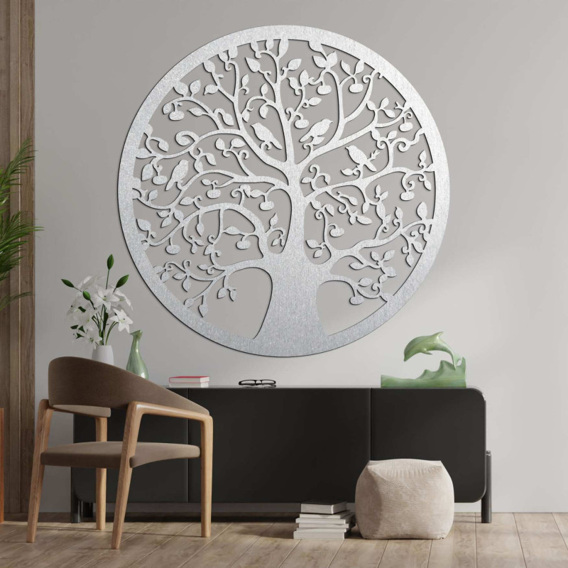 Decupaj 3D luxos din lemn, reprezentând Copacul Vieții cu păsări, într-un interior modern.