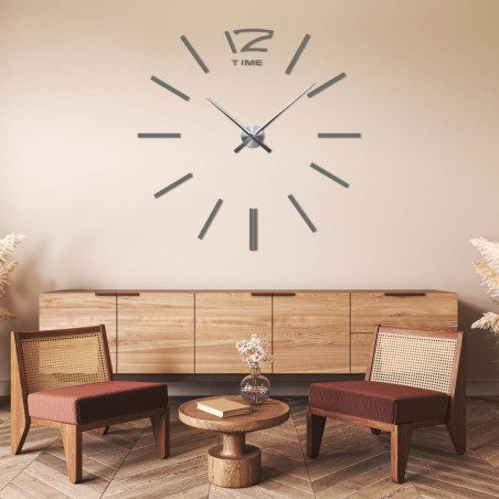 Ceas de perete DIY de lux cu detalii aurii și design minimalist