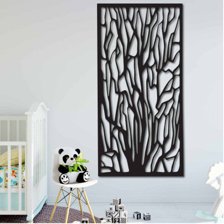 Decorațiune elegantă de perete care înfățișează siluete de copaci într-o pădure