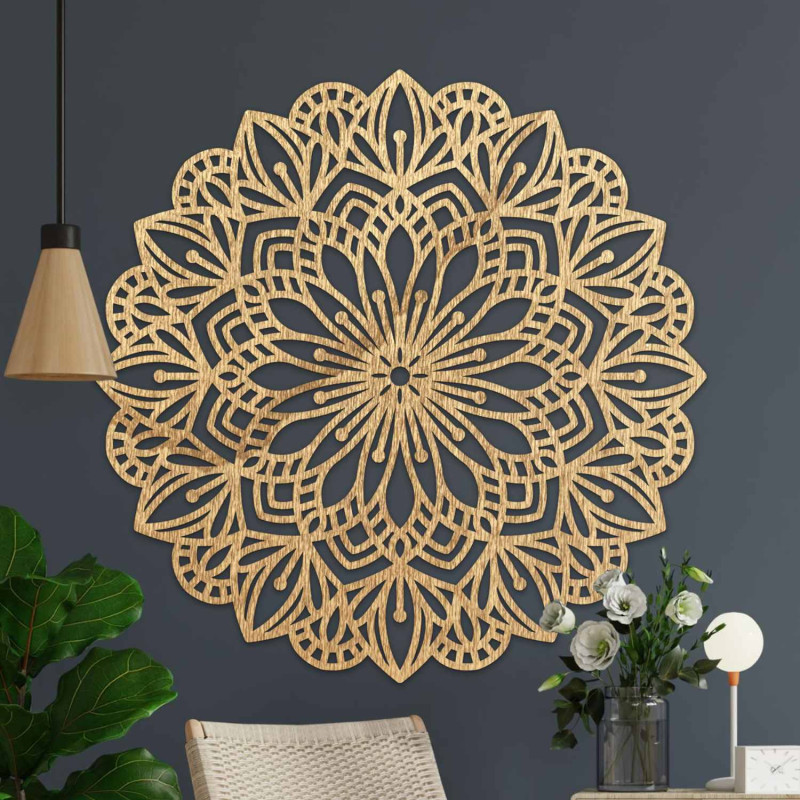 Mandala din lemn pentru perete cu un model ornamental detaliat