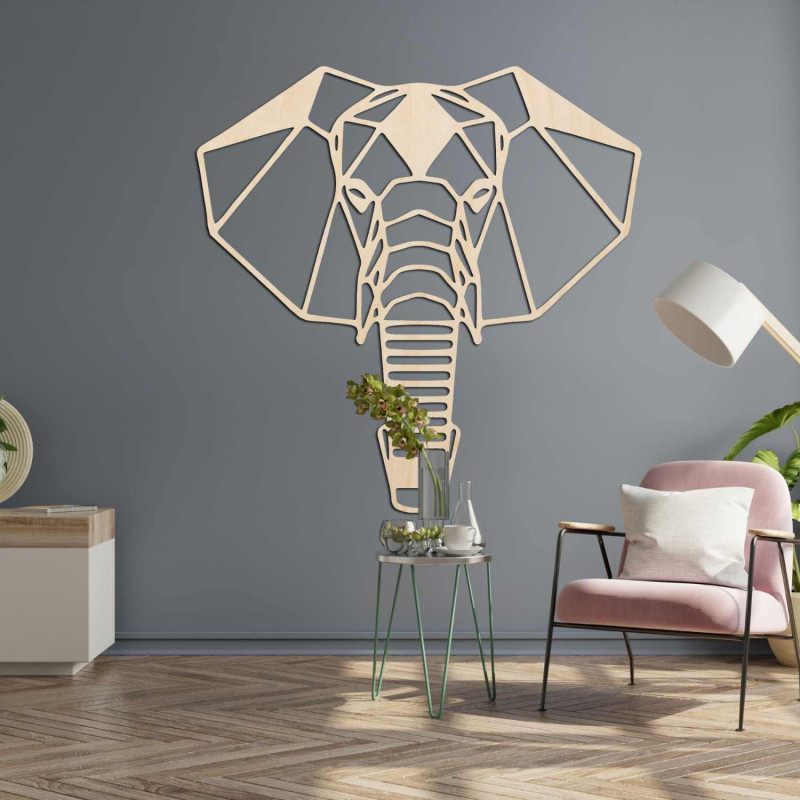 Elefant din lemn pe perete cu design și detalii geometrice originale