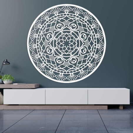 Mandala din lemn pe perete simbolizând armonia, echilibrul și pacea