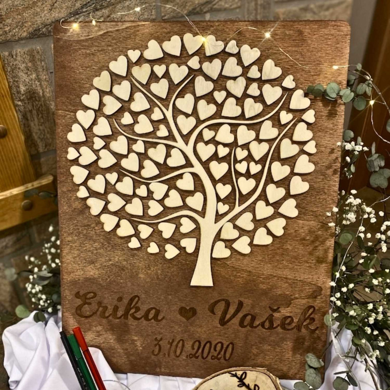 Carte de oaspeți de nuntă din lemn cu gravare a numelor și datei nunții