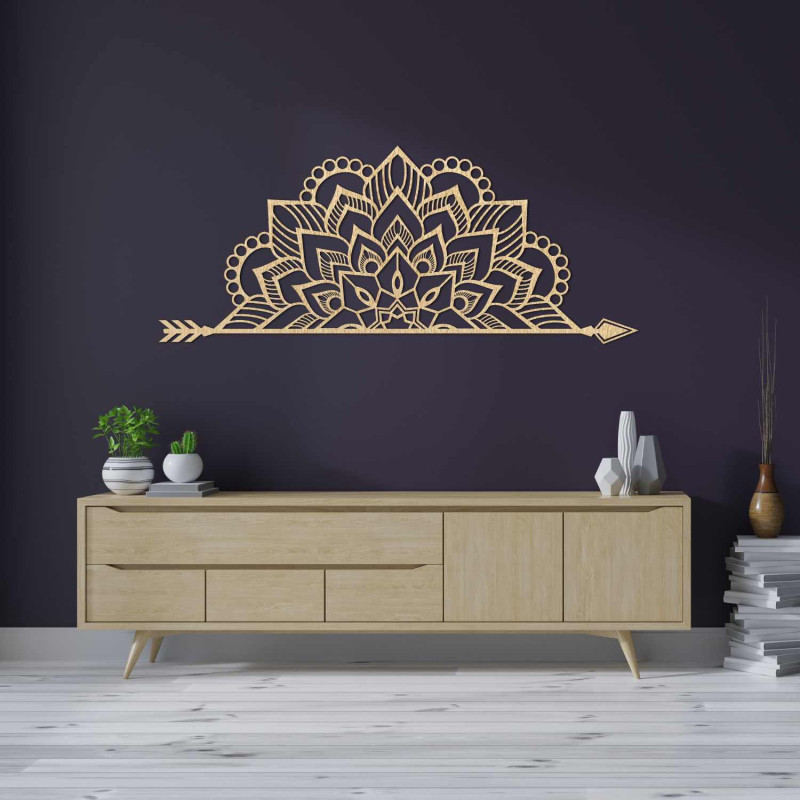 Mandala minimalistă din lemn cu ornament detaliat ca decorațiune de perete de design