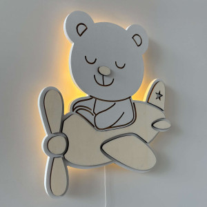 Lampa LED pentru copii Ursuleț de pluș într-un avion combină iluminatul sigur, calitatea manoperei și designul elegant