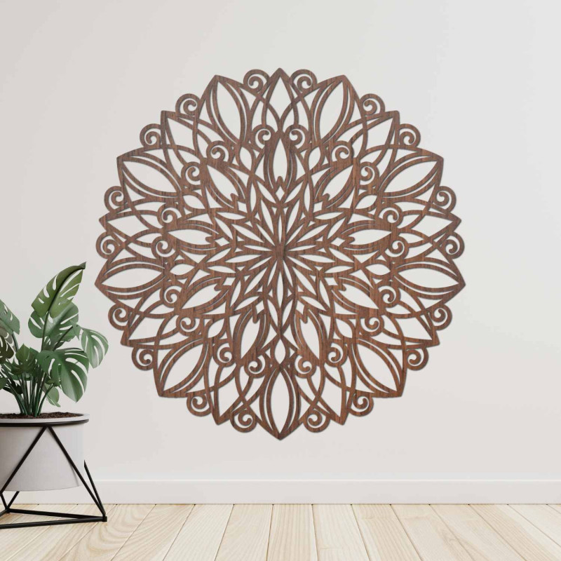 Mandala rotundă din lemn cu un ornament delicat, atât pentru interioare moderne, cât și boho