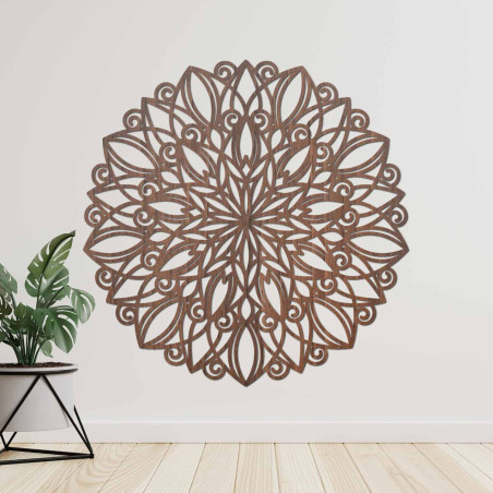 Mandala rotundă din lemn cu un ornament delicat, atât pentru interioare moderne, cât și boho