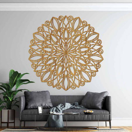 Mandala rotundă din lemn cu un ornament delicat, atât pentru interioare moderne, cât și boho