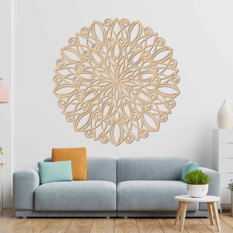 Mandala rotundă din lemn cu un ornament delicat, atât pentru interioare moderne, cât și boho