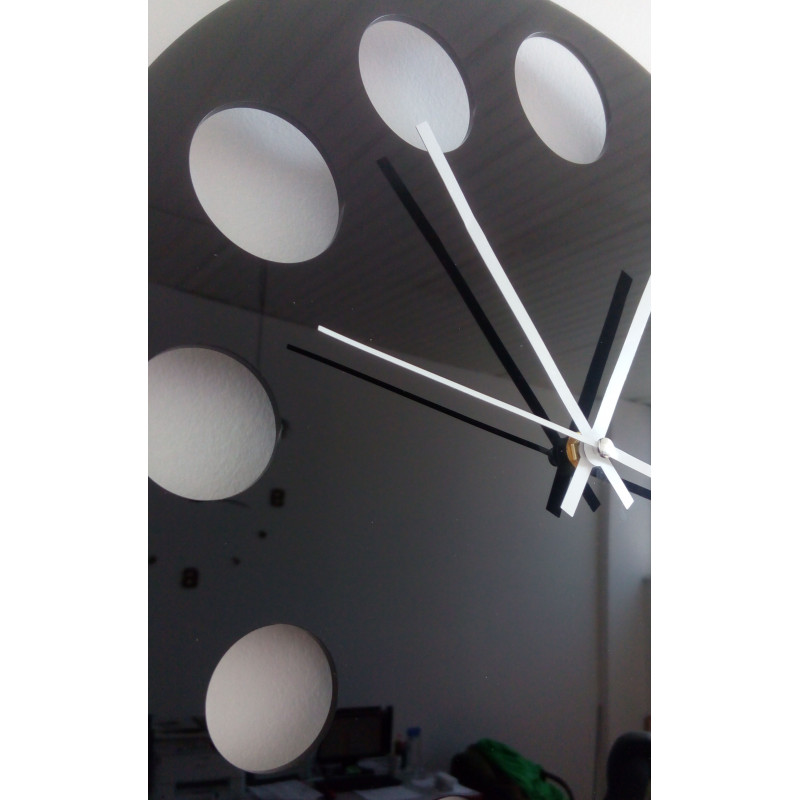 Ceas de perete modern din plastic. Producție proprie, X-momo