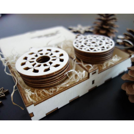 Decoratiuni din lemn si plastic, decoratiuni de Craciun, accesorii vintage din lemn