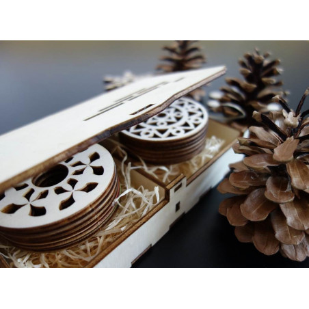 Dimensiuni ornamentale, decoratiuni de Craciun, accesorii din lemn, decoratiuni din lemn sau plastic
