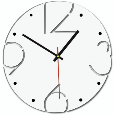 Ceas de perete de design cu cifre sculptate pe o placă de lemn deschis la culoare. Ceas de perete de design cu cifre sculptate pe o placă de lemn deschis la culoare.