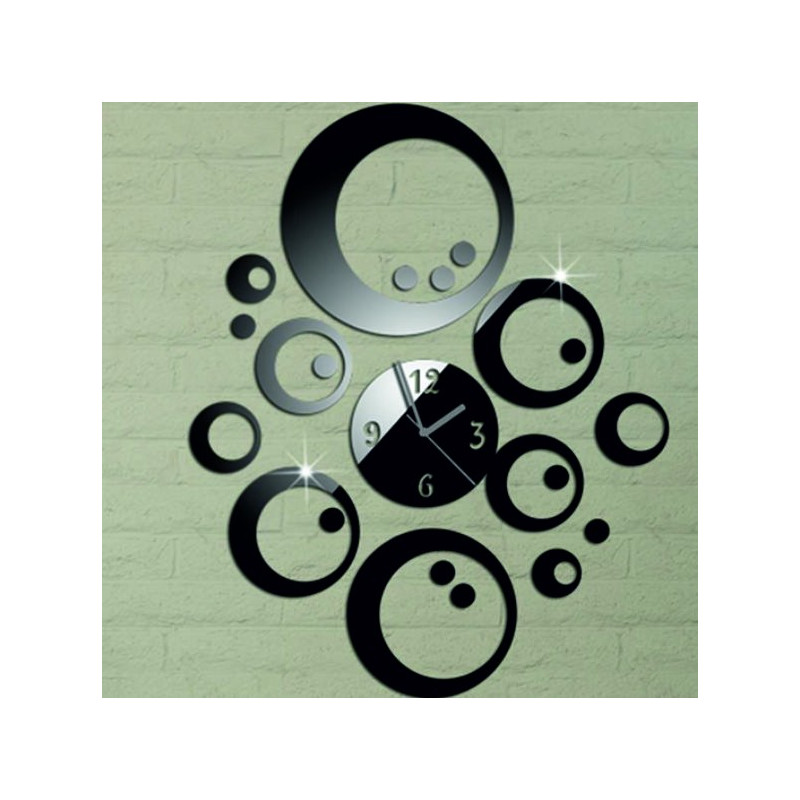 Ceas de perete în sufrageria SWITCH